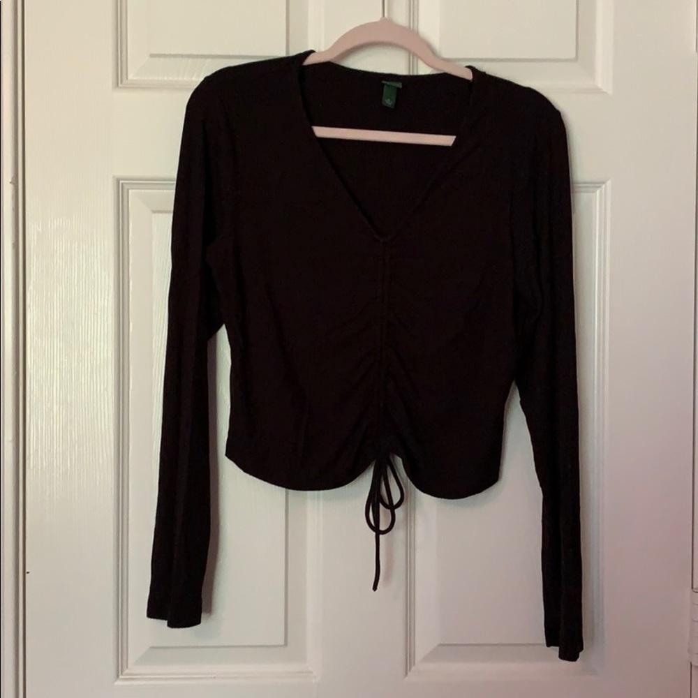 Black long sleeved crop top